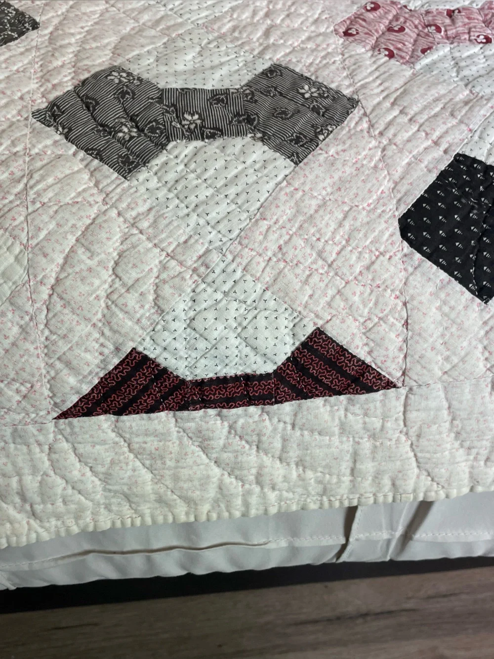 Antique 1930s 40s Bow Tie Quilt Feedsack Patchwork Hand Quilted Cutter Vintage